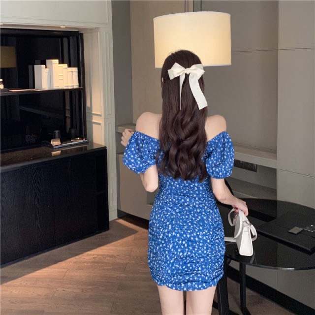 order quàng châu - Đầm hoa màu xanh cổ điển với tay áo phồng mảnh mai order quàng châu - Đầm hoa màu xanh cổ điển với tay áo phồng mảnh mai